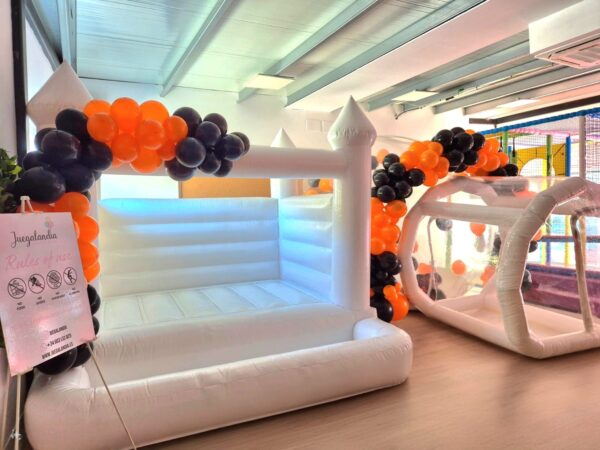 Exclusive white bouncy castle - Image 15